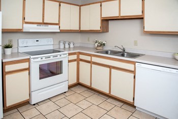 Classic 2 bedroom, 1.5 bath, kitchen